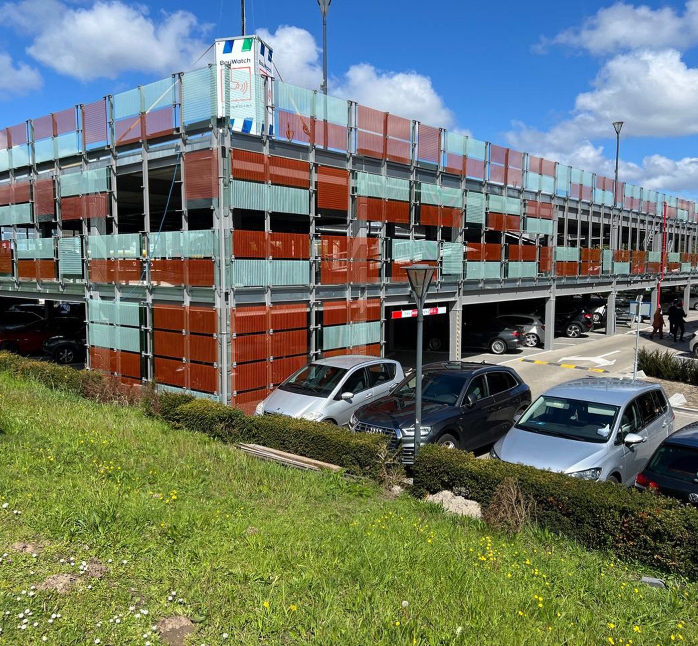 Duurzame parkeergarage Utrecht - kleurrijke gevel van de parkeergarage