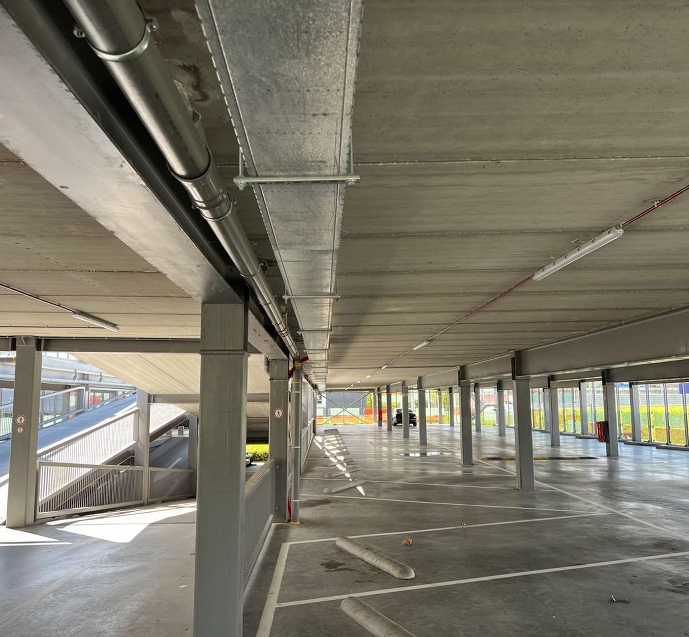 Duurzame parkeergarage Utrecht - parkeerdek met energiezuinige LED-verlichting