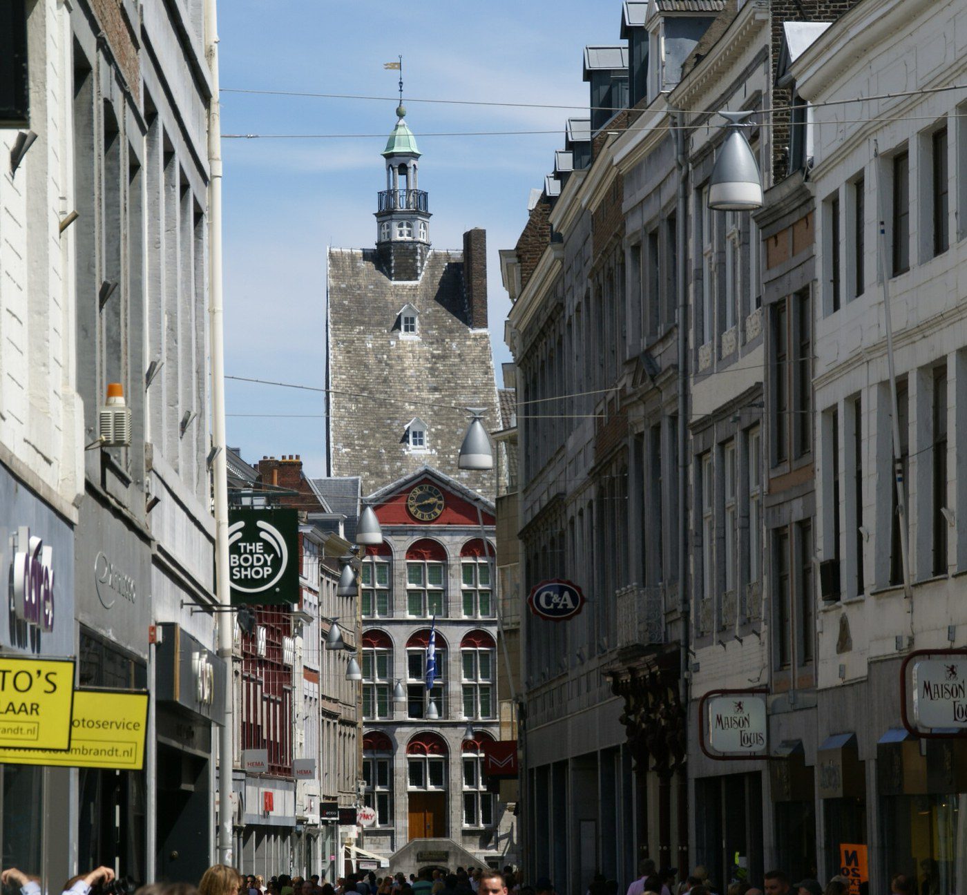 De Grote Staat in Maastricht met zicht op het Dinghuis