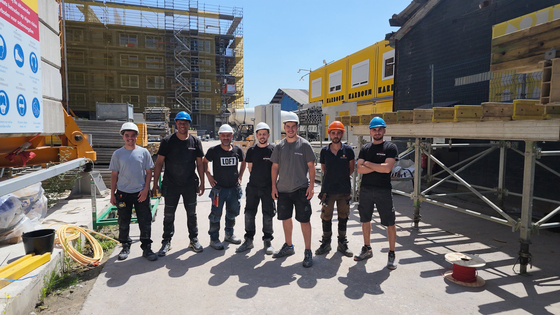 Het team van Spaar Electra op de bouwplaats